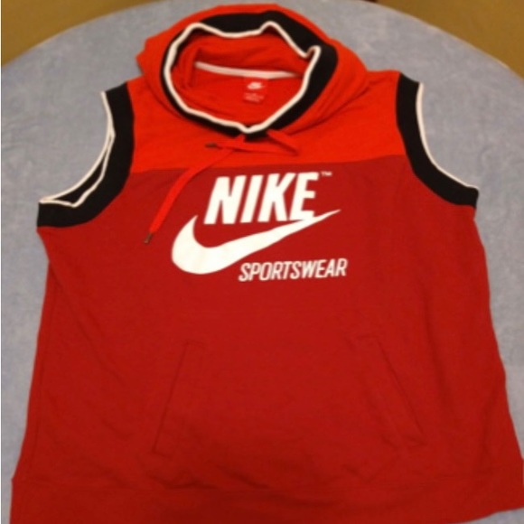 Sleeveless Nike hoodie- Never Worn - Picture 1 of 3